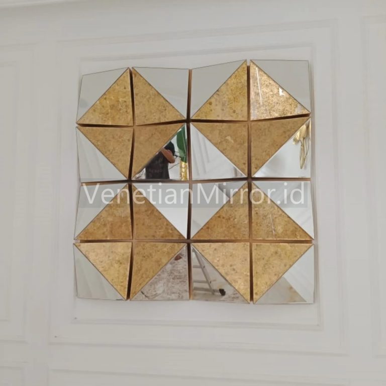VM 018077 Square 3D Mirror Gold Leaf