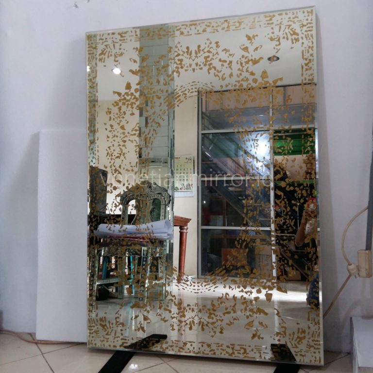 VM-020004-140x80cm-acid-gold-wall-mirror-4-scaled