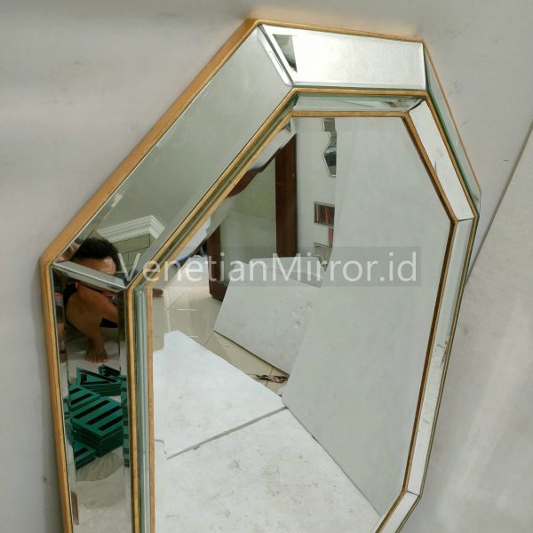 VM 004661 Modern Wall Mirror Octagonal List Gold