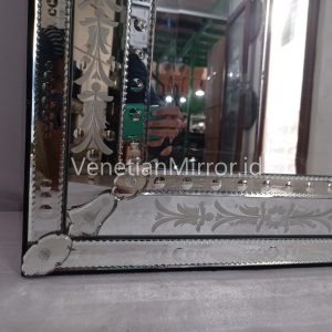 VM 080026 Venetian Mirror Pirus Long