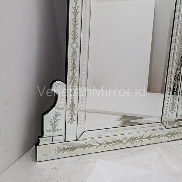 VM 080100 Venetian Mirror Overall