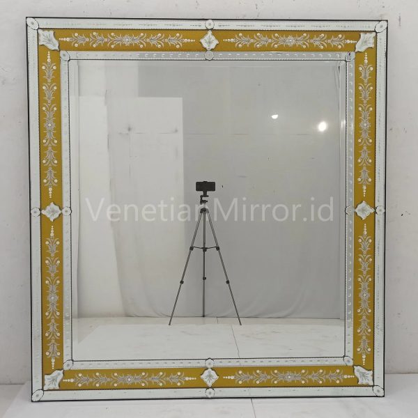 VM 080103 Venetian Wall Mirror List Gold