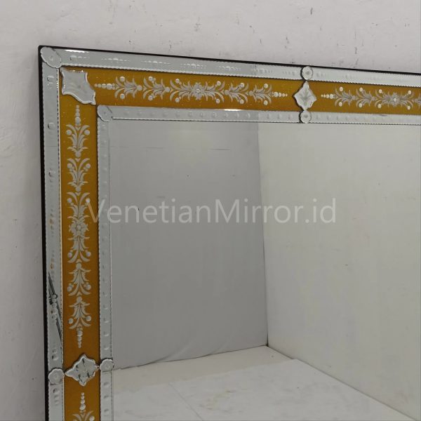 VM 080103 Venetian Wall Mirror List Gold