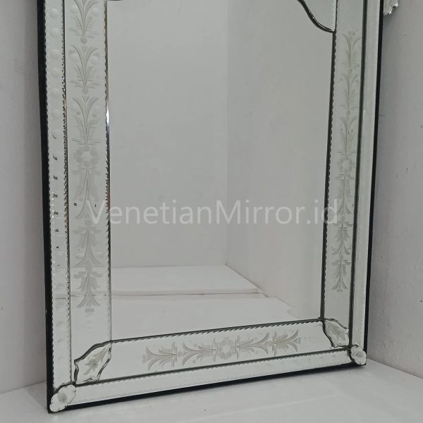 VM 080107 Venetian Wall Mirror