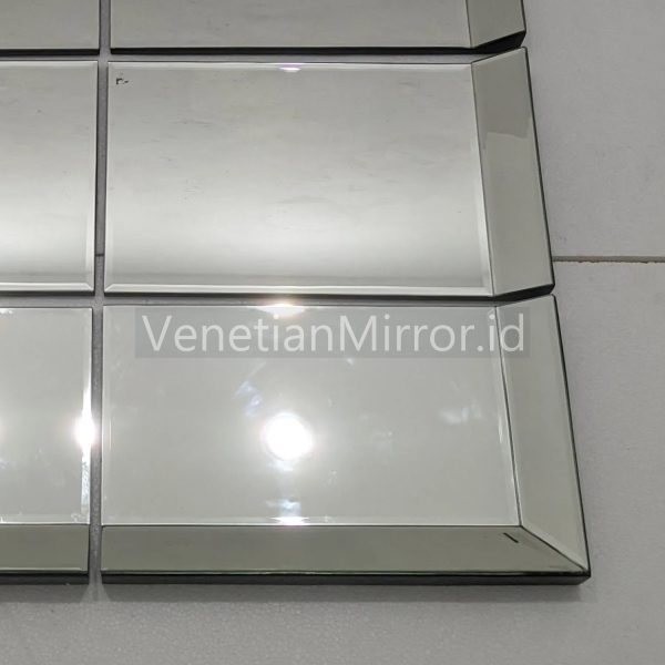 VM 004712 Wall Mirror Baki Silver