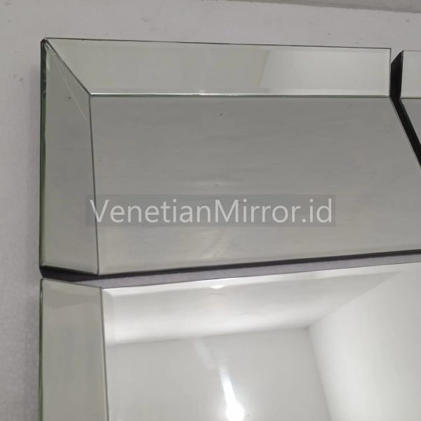 VM 004712 Wall Mirror Baki Silver